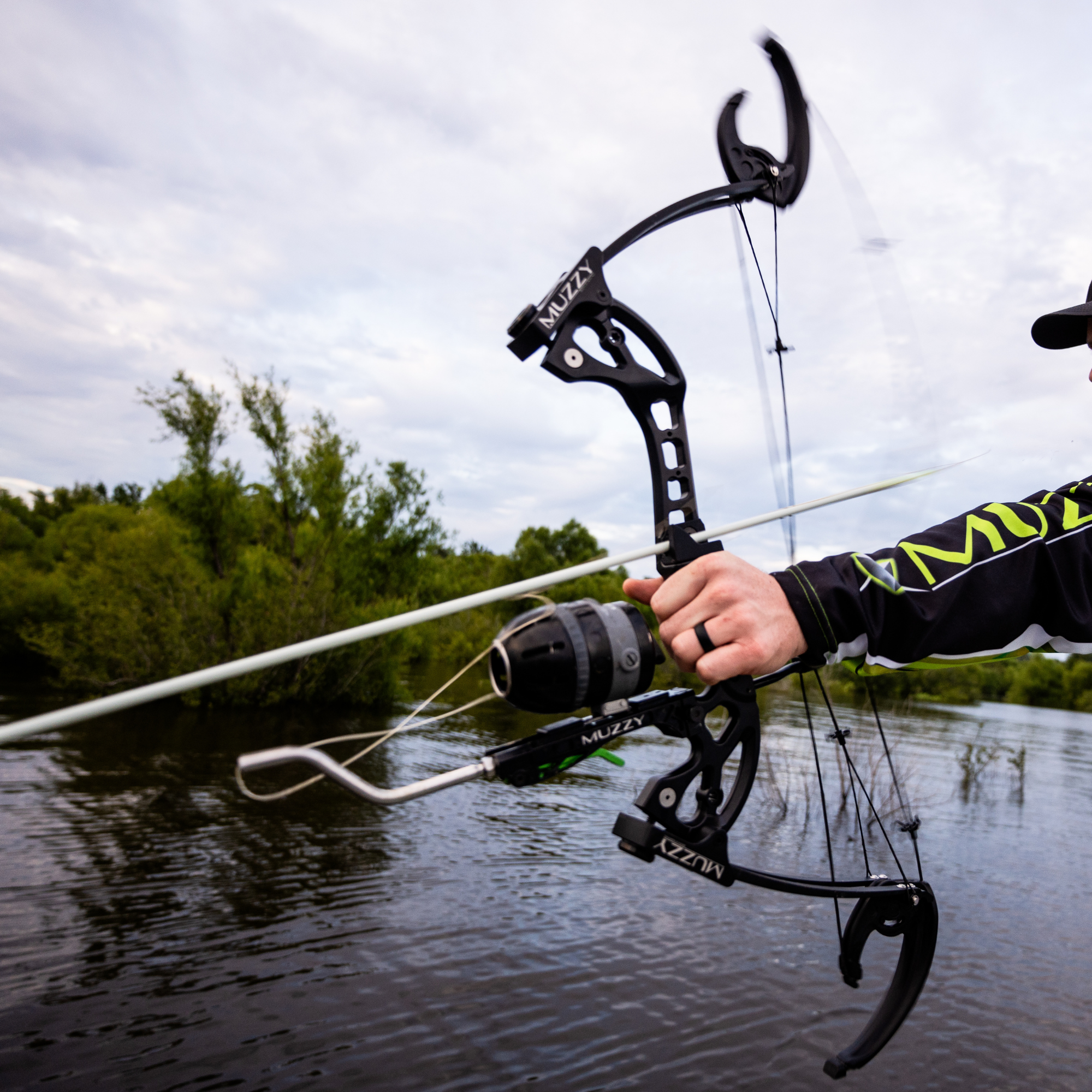 Muzzy Bowfishing Deviant Bow