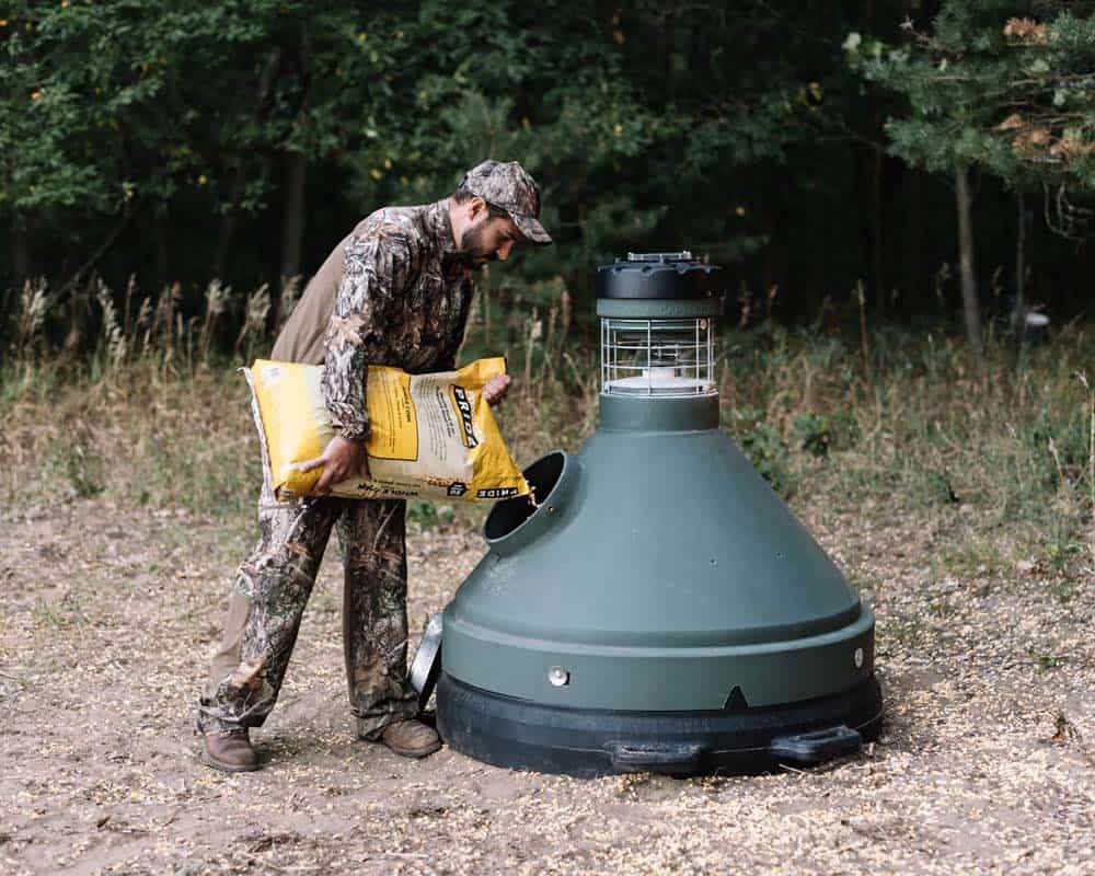 Capsule 500-lb Deluxe Easy-Fill Game Feeder