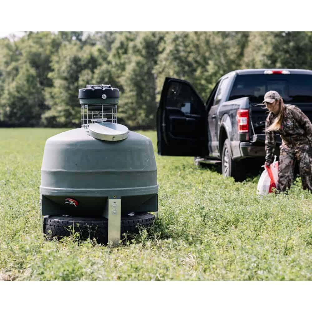 Capsule 800-lb Easy-Fill Game Feeder