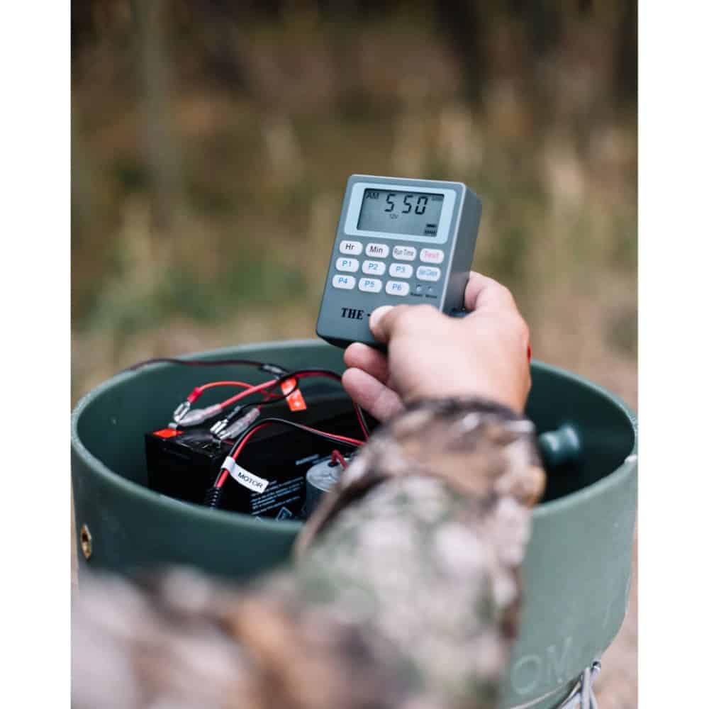 Capsule 800-lb Easy-Fill Game Feeder